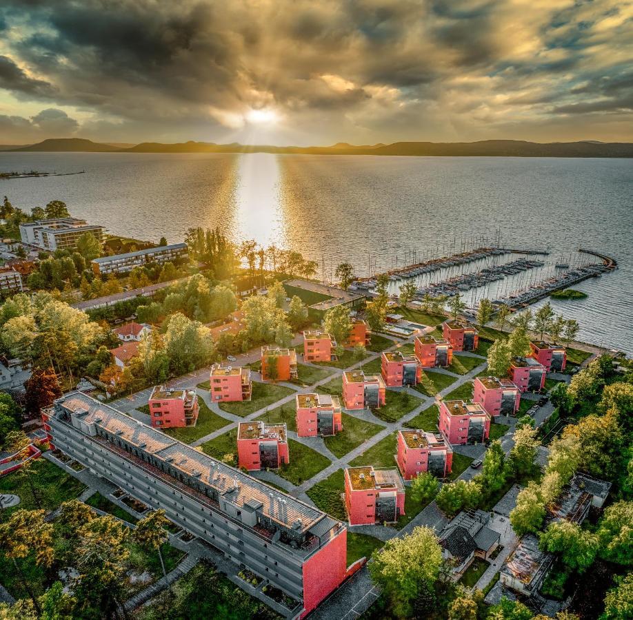 Bl Bavaria Yachtclub & Apartments 발라톤엘 외부 사진
