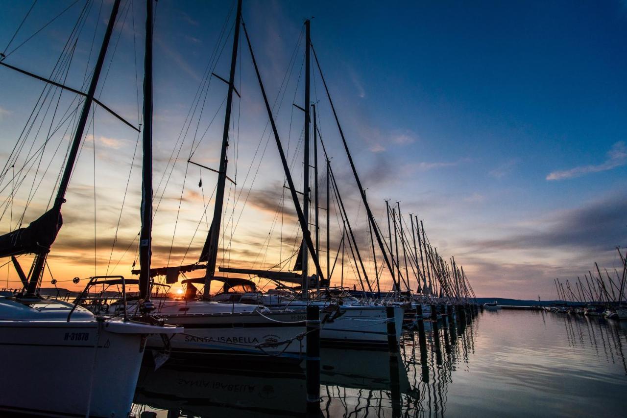 Bl Bavaria Yachtclub & Apartments 발라톤엘 외부 사진