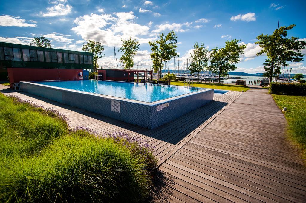 Bl Bavaria Yachtclub & Apartments 발라톤엘 외부 사진